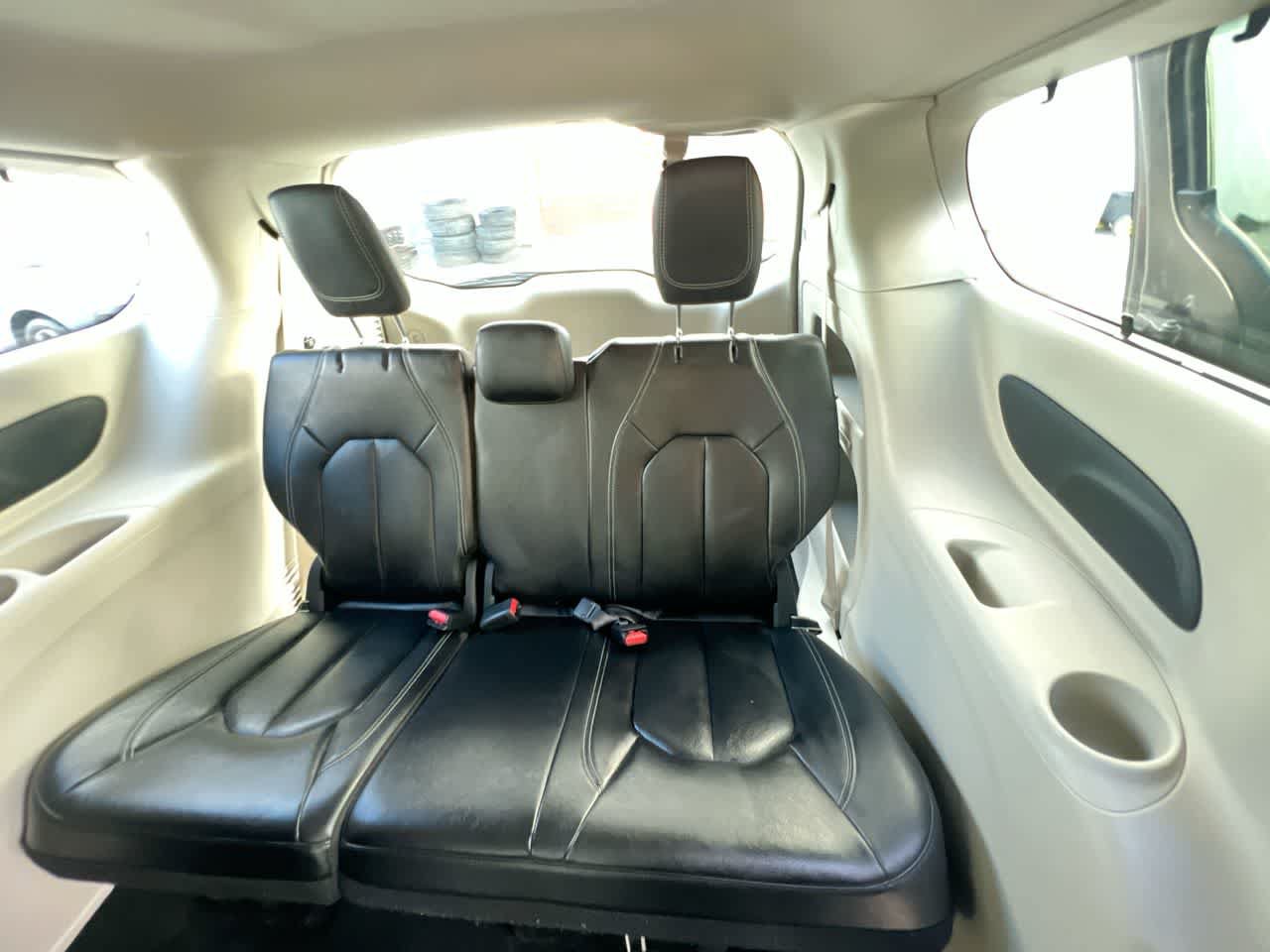 Used 2022 Chrysler Pacifica Touring-L FWD image 24