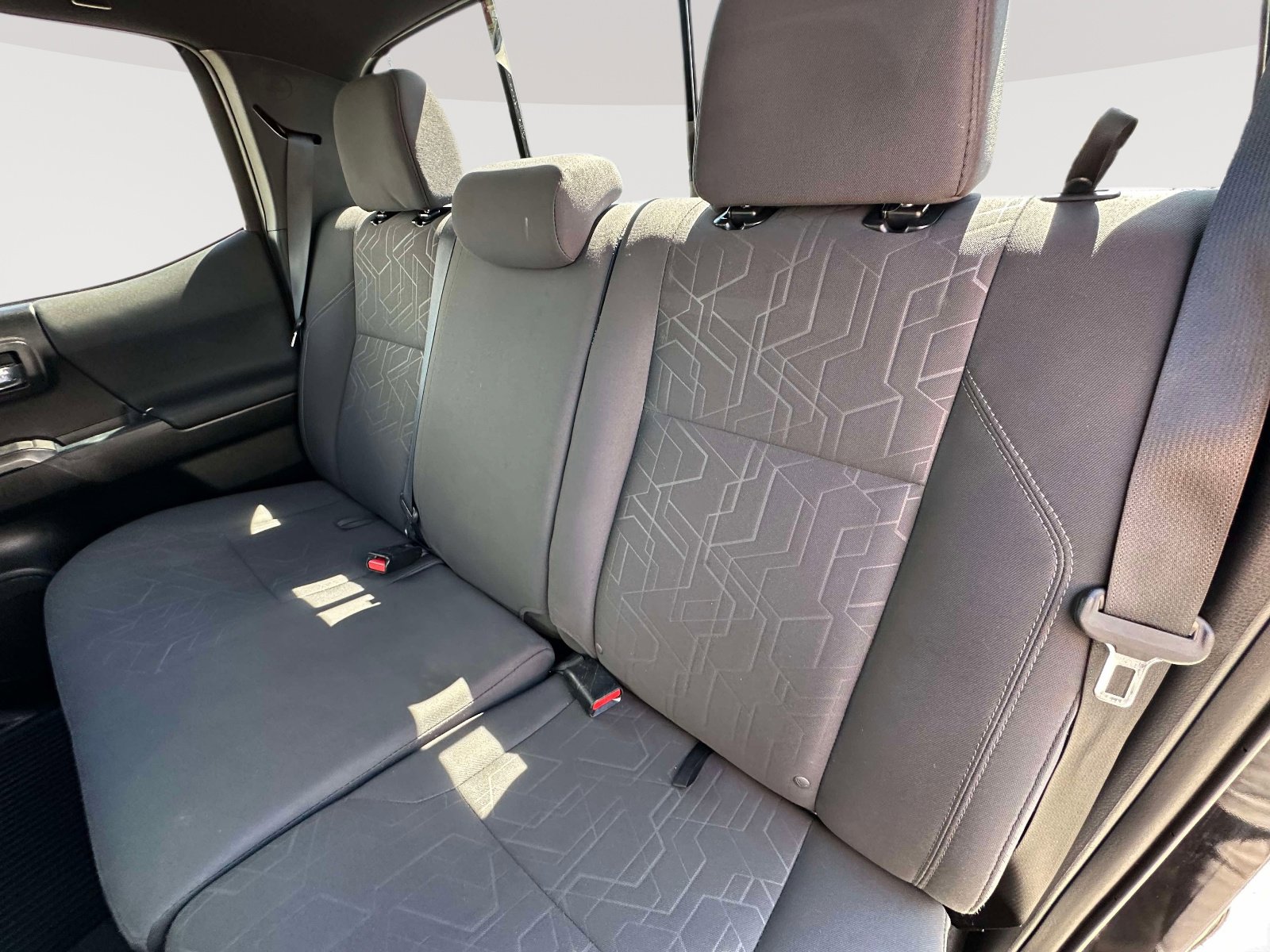 Used 2017 Toyota Tacoma TRD Sport w/ Tow Package (A/T) image 26