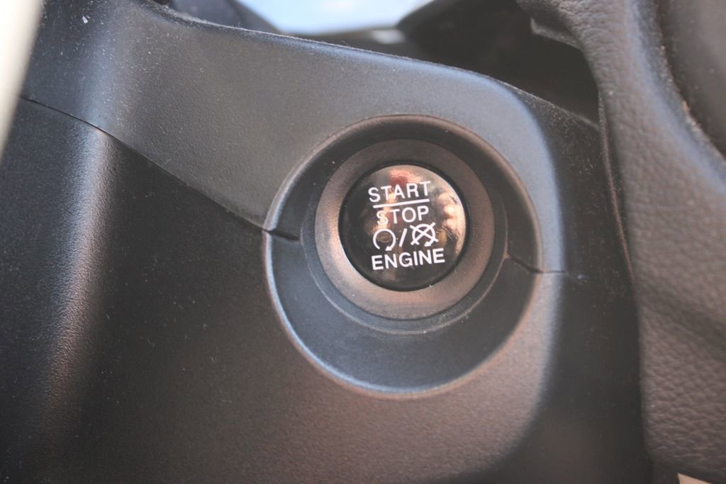 Used 2018 Jeep Compass Latitude w/ Popular Equipment Group image 23