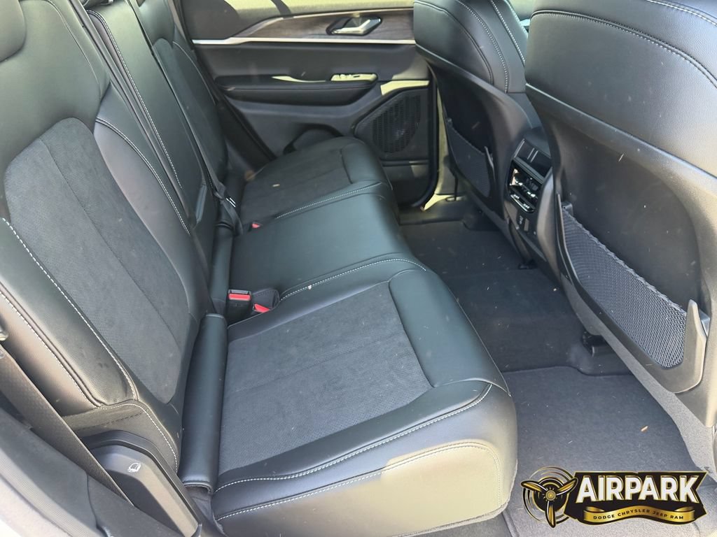 New 2026 Jeep Grand Cherokee Altitude RWD image 15