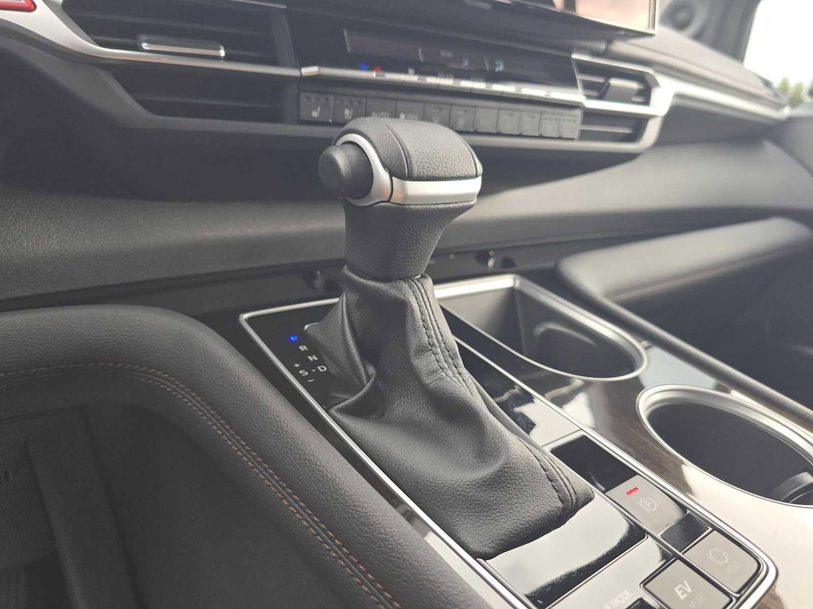 Used 2025 Toyota Sienna Platinum image 35