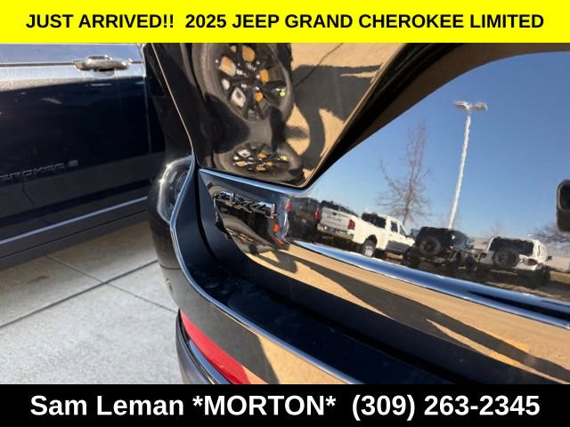 New 2025 Jeep Grand Cherokee Limited w/ Black Appearance Package image 12