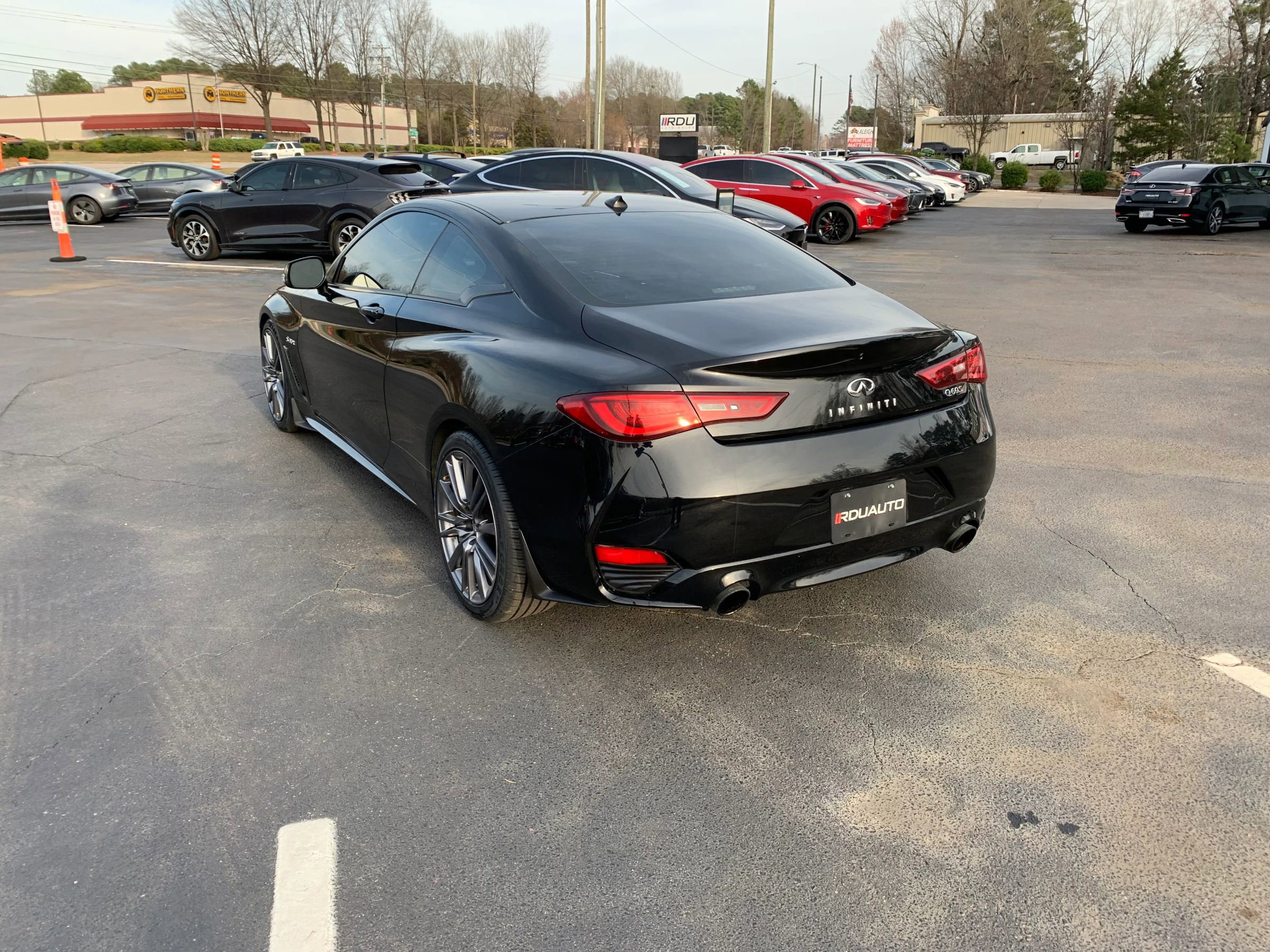 Used 2017 INFINITI Q60 Red Sport 400 image 9