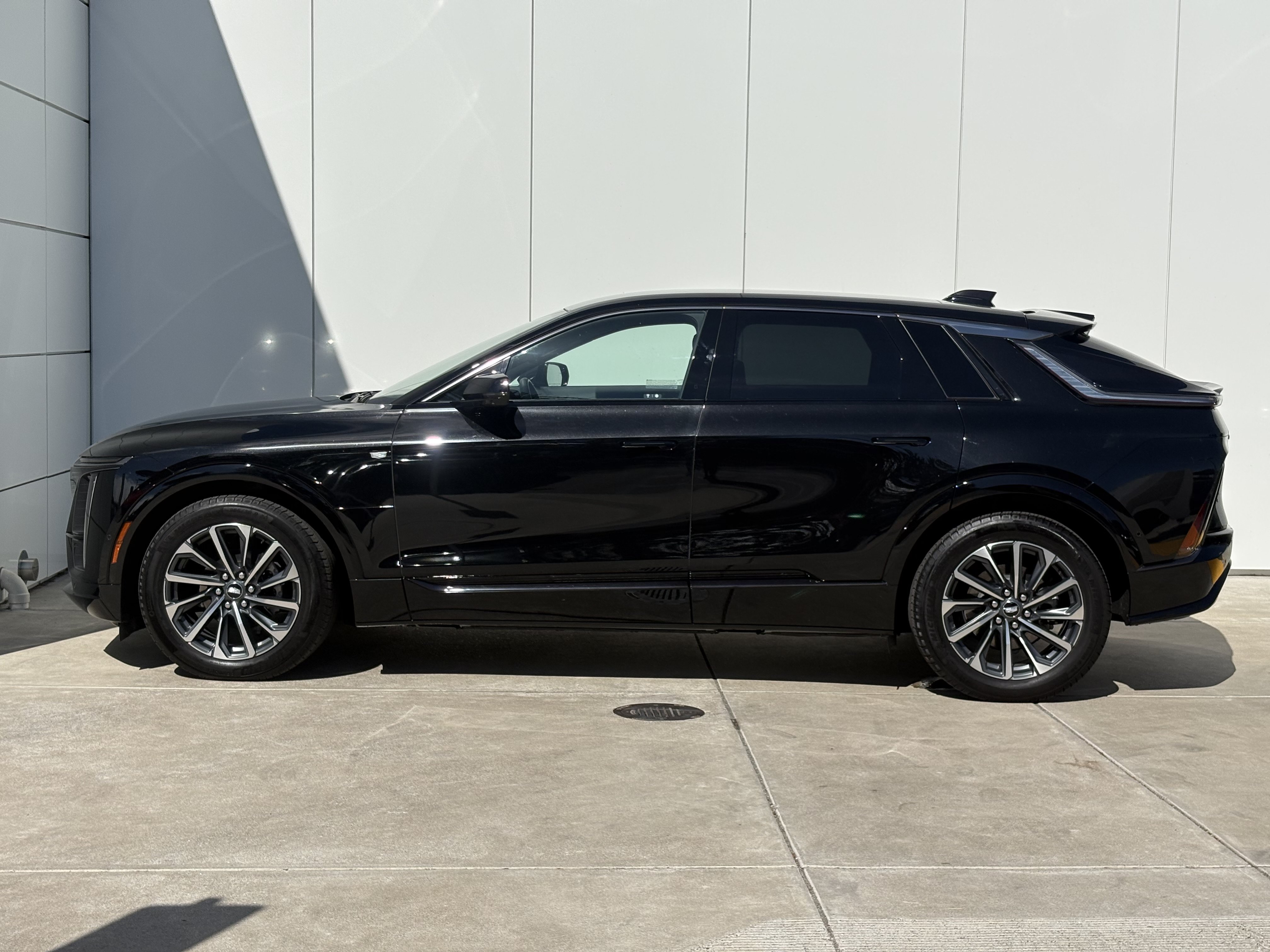 Used 2024 Cadillac Lyriq Sport AWD/4WD image 4