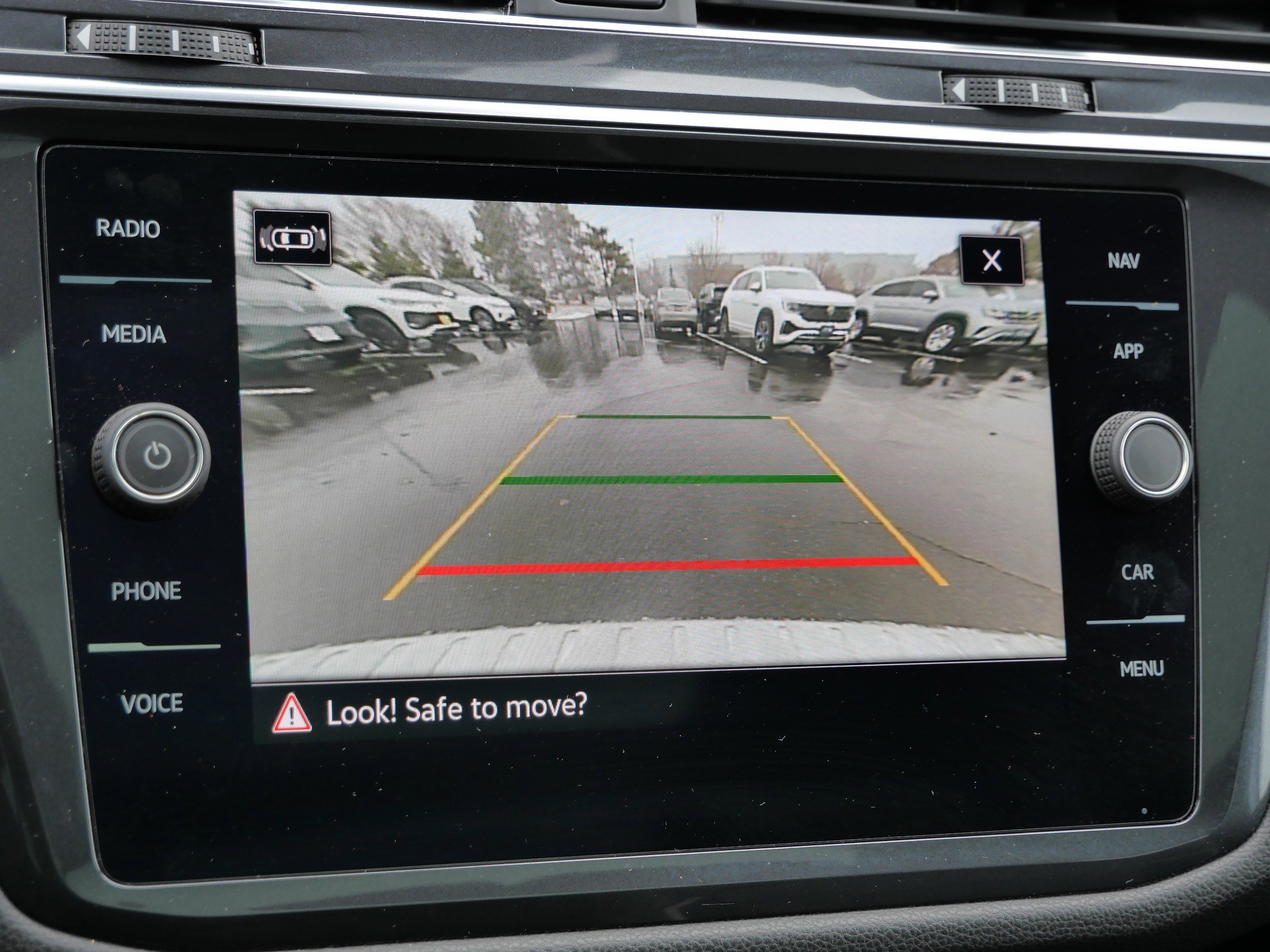 Certified 2022 Volkswagen Tiguan SEL R-Line image 35