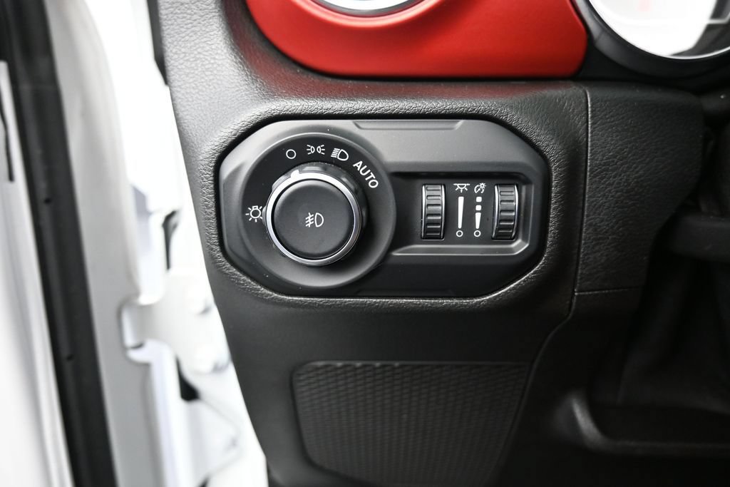 Used 2021 Jeep Wrangler Unlimited Rubicon w/ Cold Weather Group AWD/4WD image 25