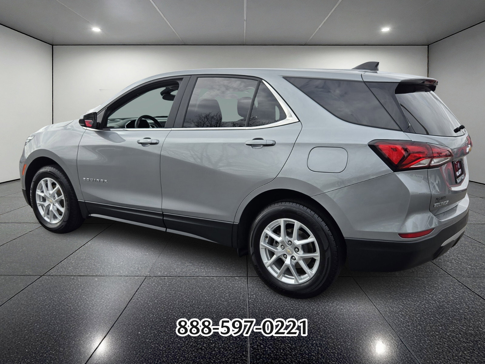Used 2023 Chevrolet Equinox LT image 3