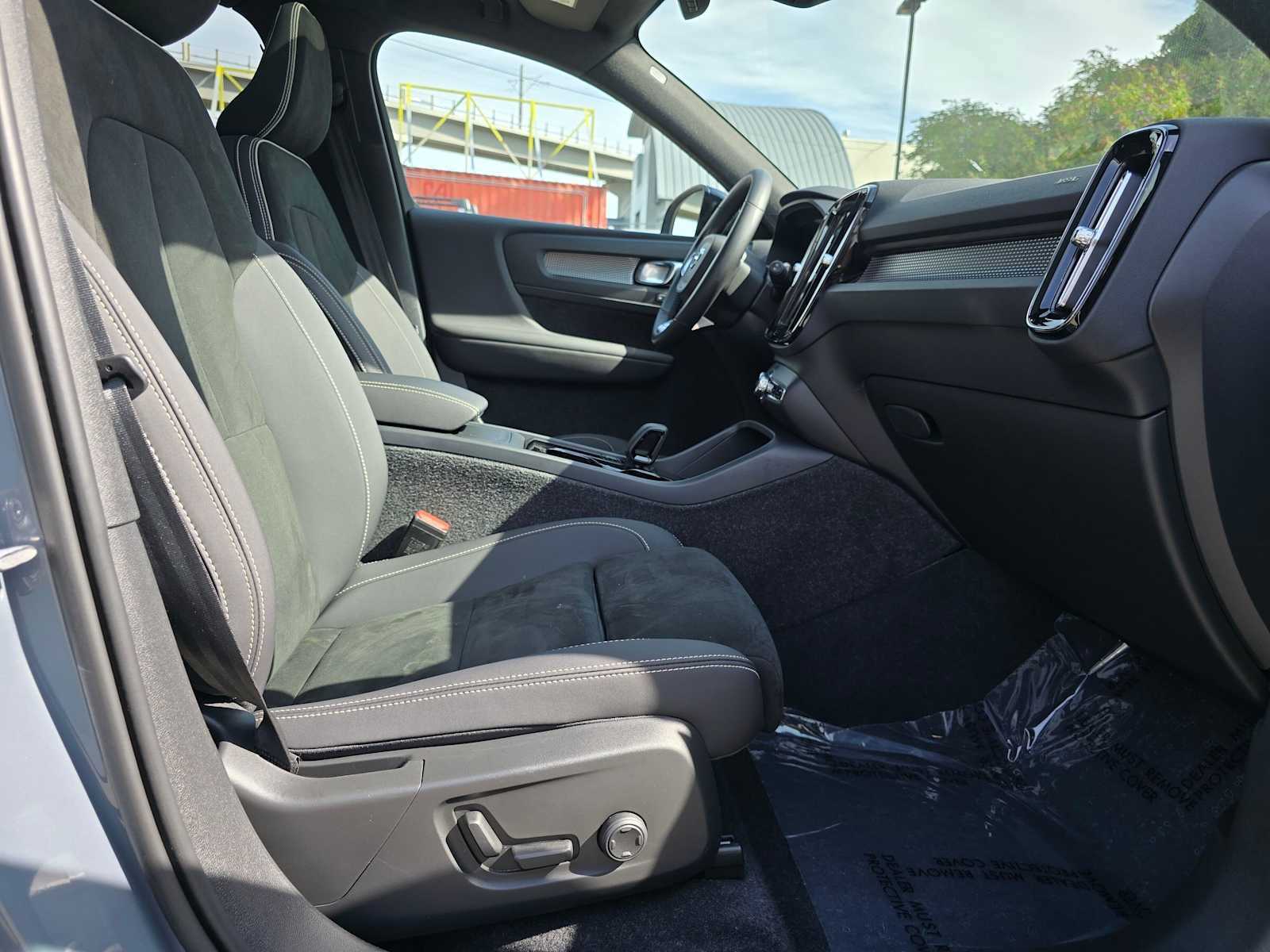 Used 2022 Volvo XC40 P8 Recharge Ultimate AWD/4WD image 9