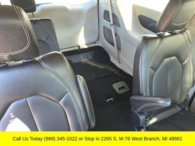 Used 2023 Chrysler Pacifica Touring-L FWD image 40