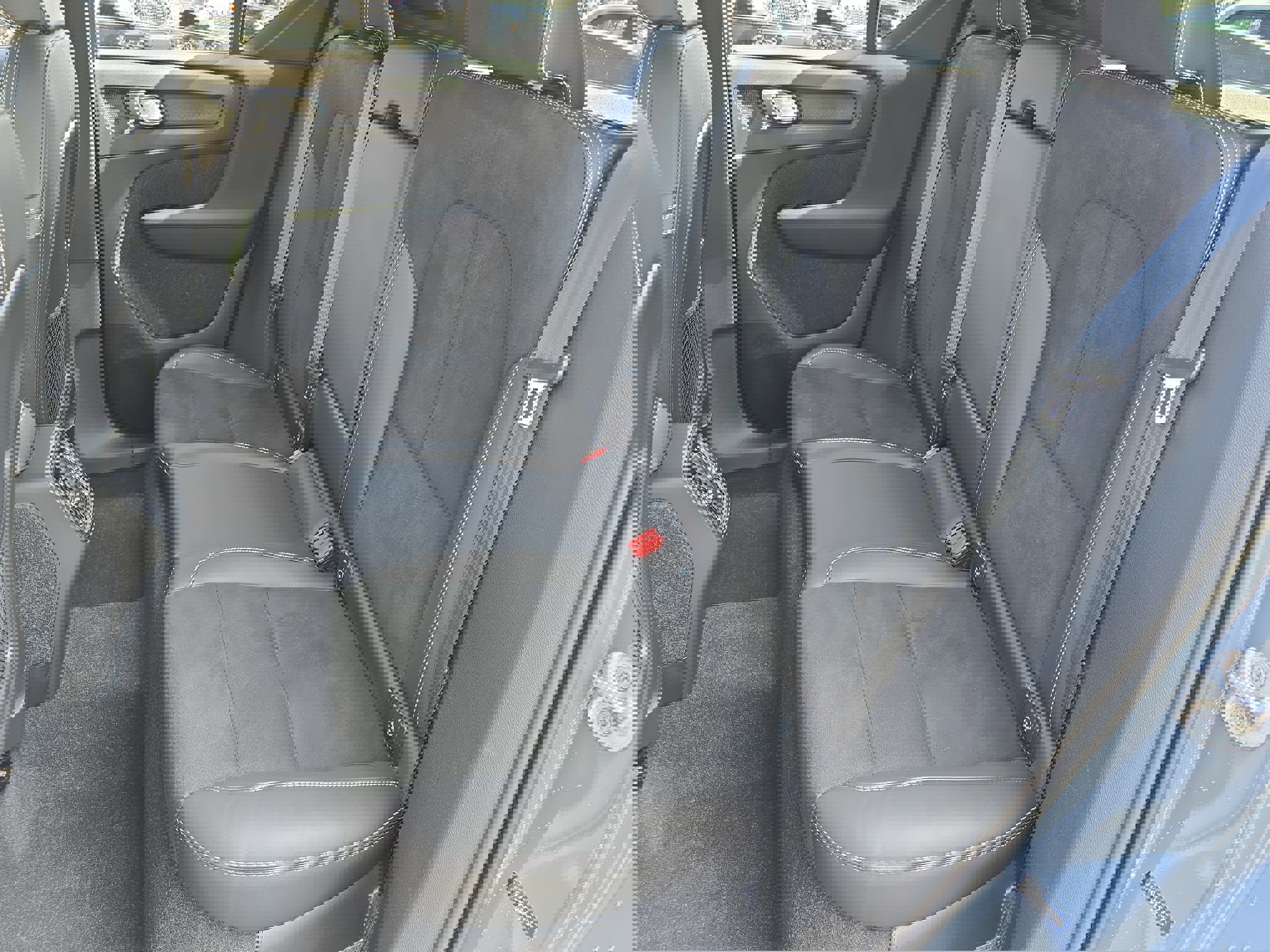 Used 2022 Volvo XC40 T5 R-Design w/ Advanced Package image 14