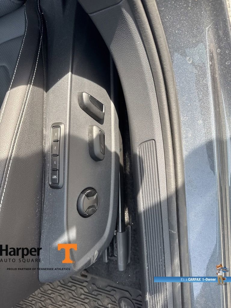 Used 2025 Volkswagen Jetta SEL image 18