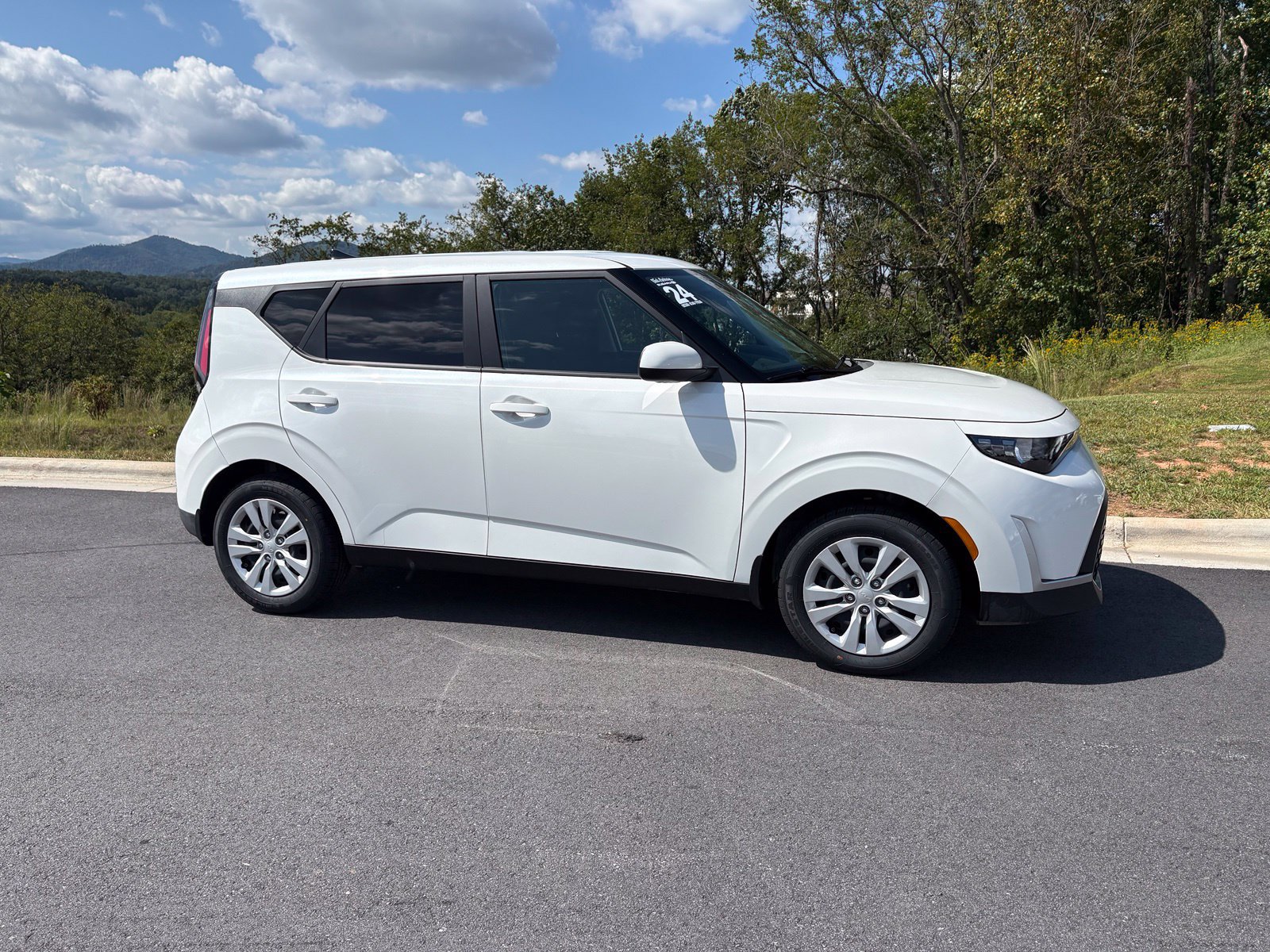 Used 2024 Kia Soul LX FWD image 7
