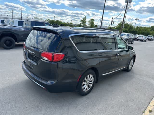 Used 2019 Chrysler Pacifica Touring-L FWD image 21