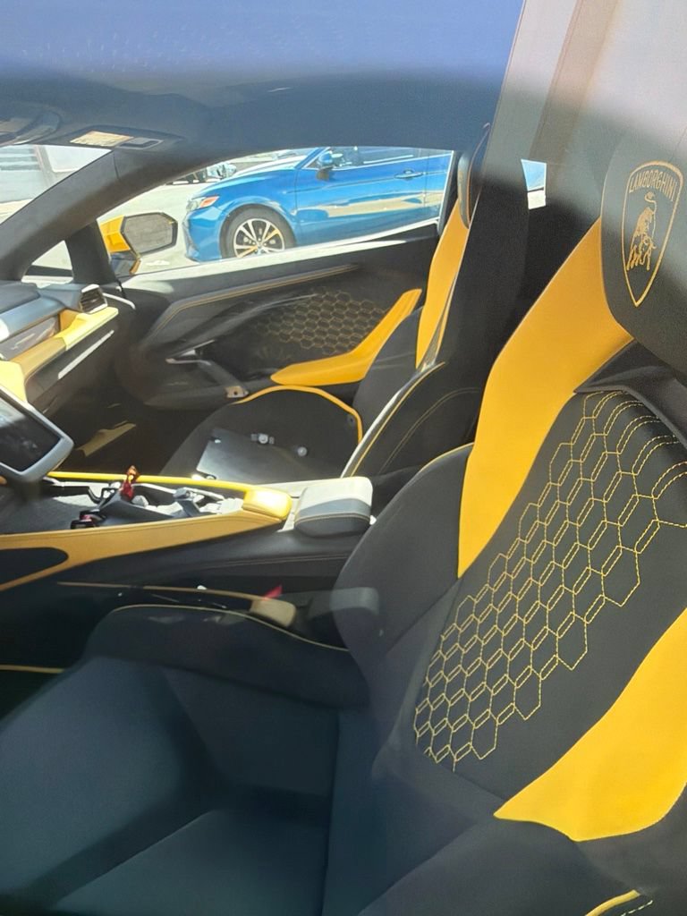 Used 2024 Lamborghini Revuelto AWD/4WD image 12