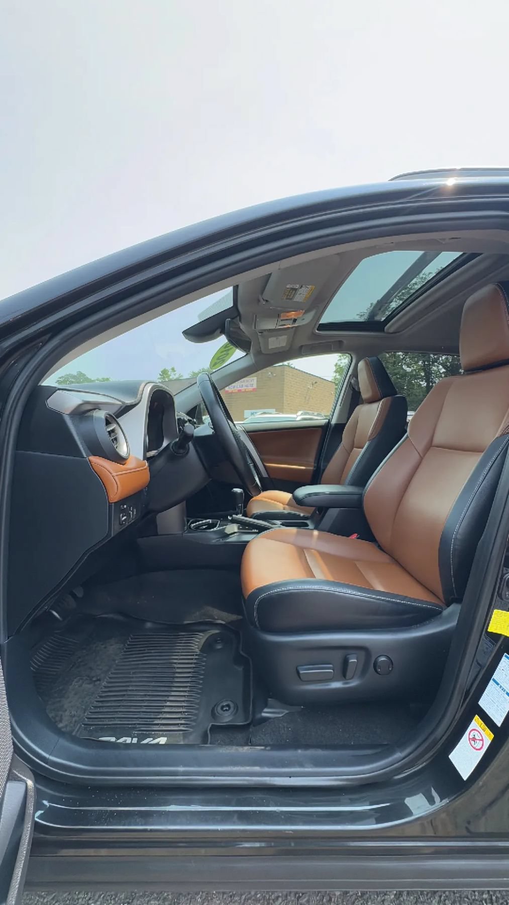 Used 2018 Toyota RAV4 Limited AWD/4WD image 11