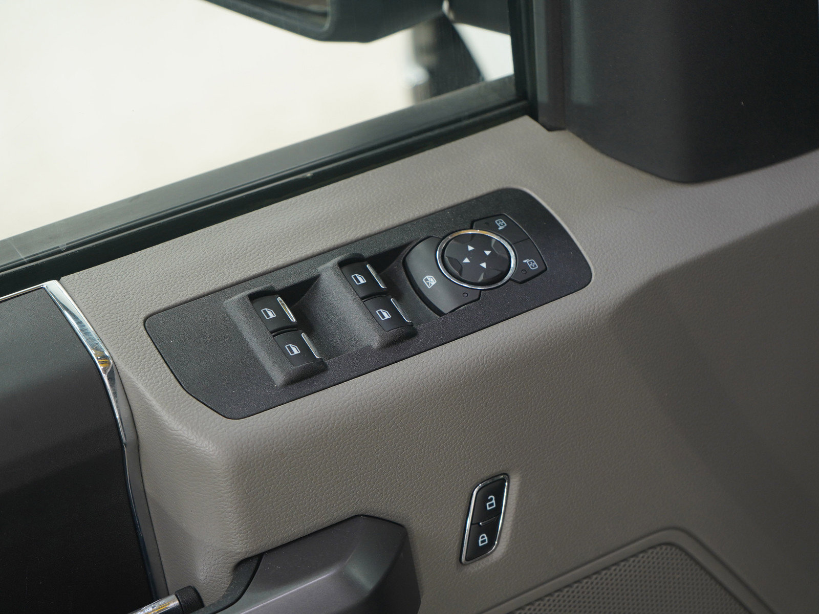 Used 2019 Ford F150 XLT w/ Trailer Tow Package image 24