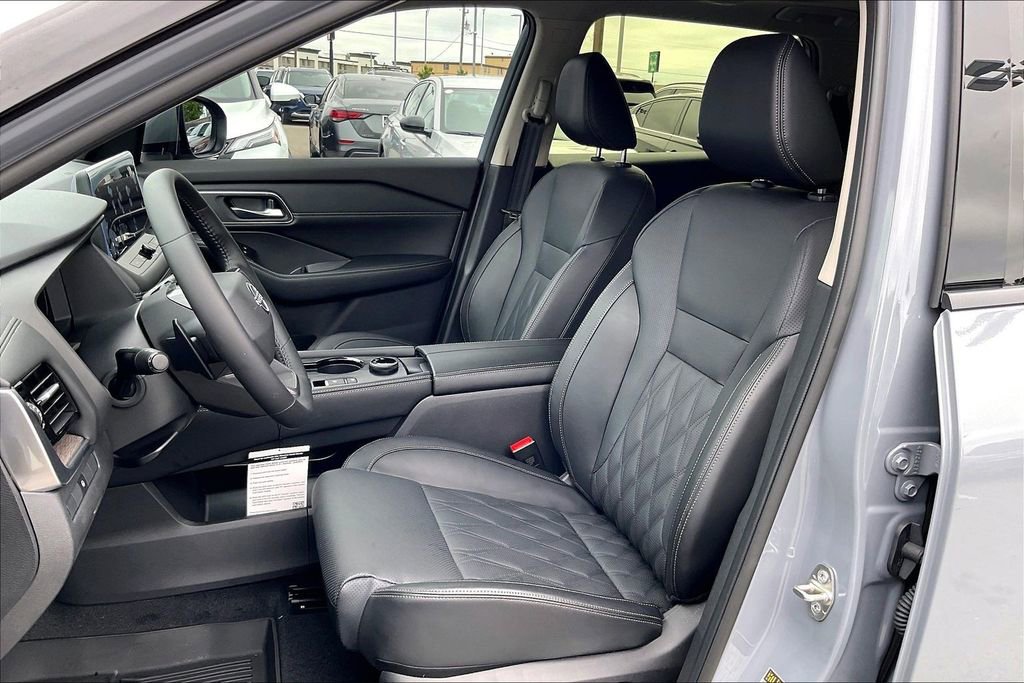 Used 2025 Nissan Rogue Platinum AWD/4WD image 36