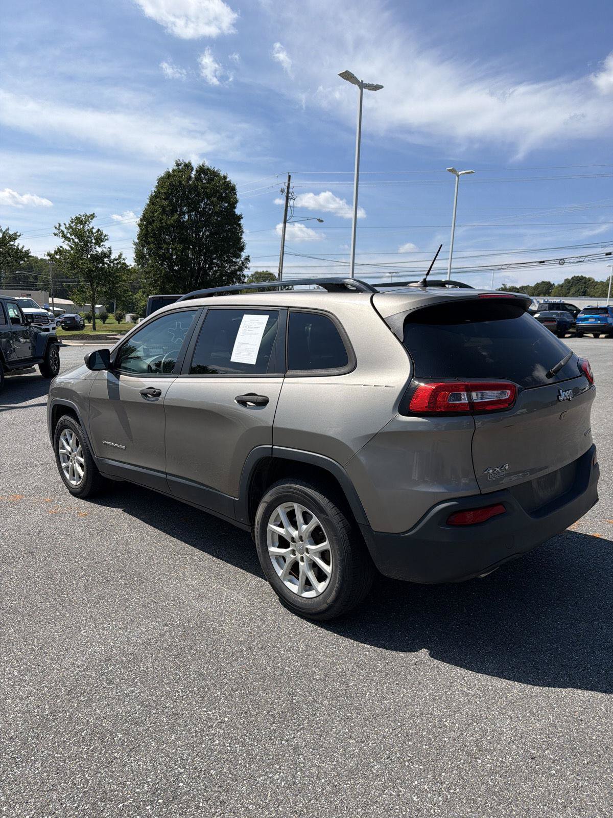 Used 2016 Jeep Cherokee Sport AWD/4WD image 3