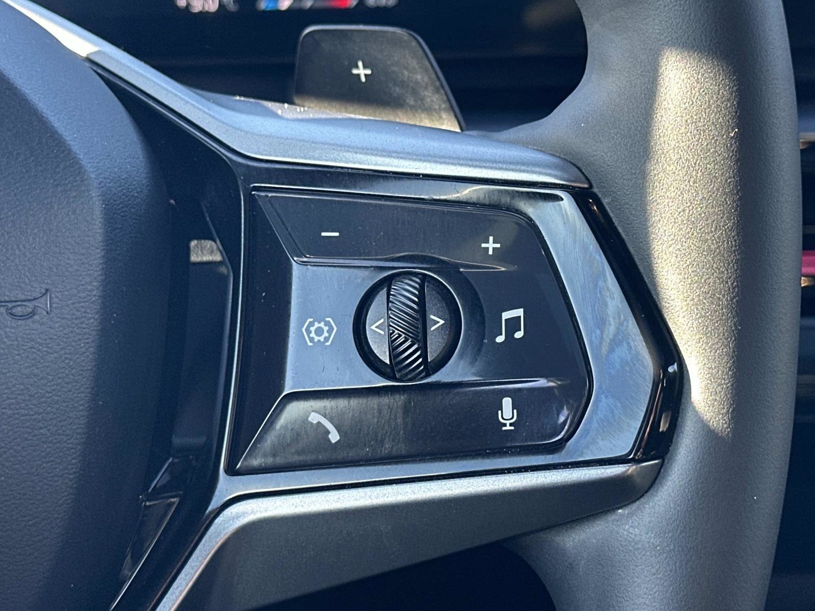 Used 2024 BMW 530i xDrive w/ Convenience Package image 27