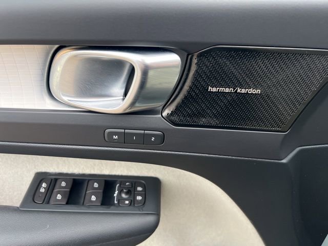Used 2019 Volvo XC40 T5 Momentum image 24