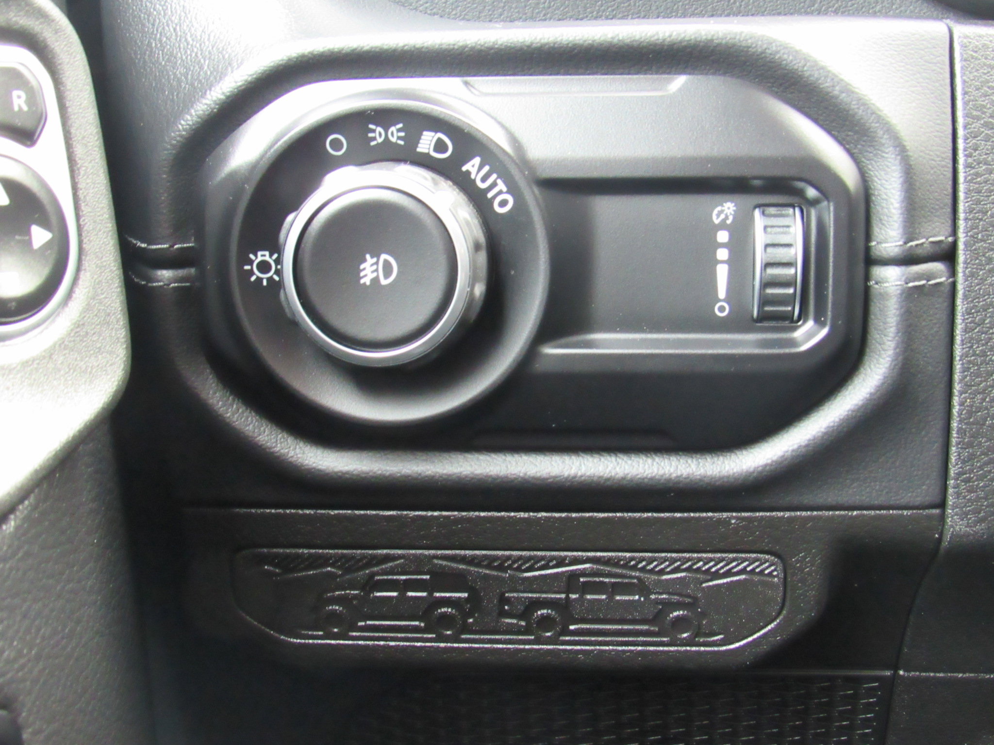 Used 2024 Jeep Wrangler Sahara w/ Safety Group image 16