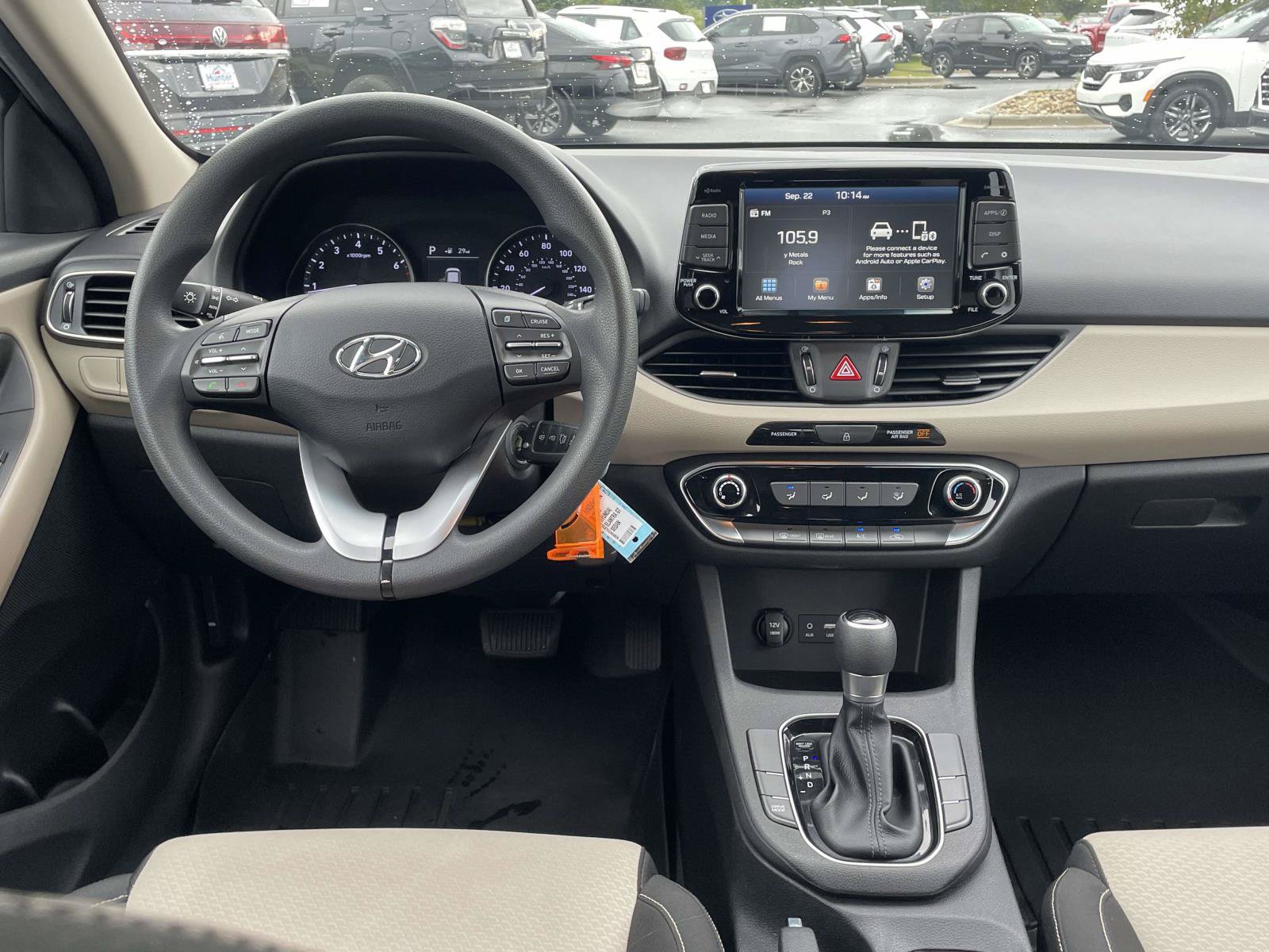 Used 2020 Hyundai Elantra GT FWD image 4