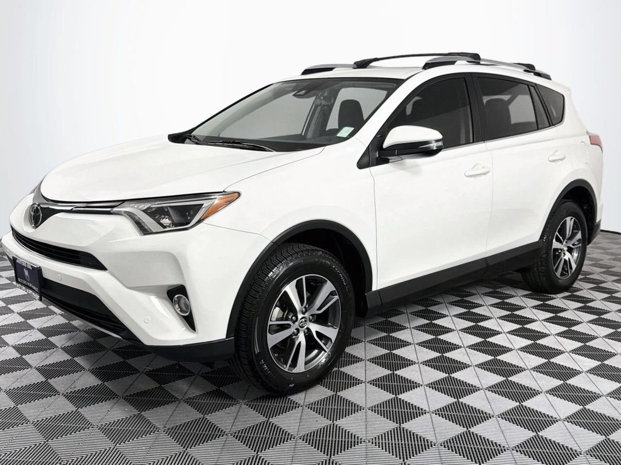 Used 2017 Toyota RAV4 XLE AWD/4WD image 6