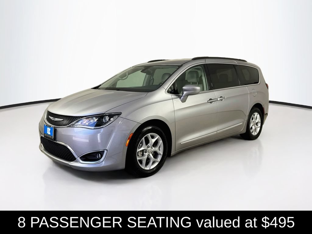 Used 2017 Chrysler Pacifica Touring-L w/ Tire & Wheel Group FWD image 3