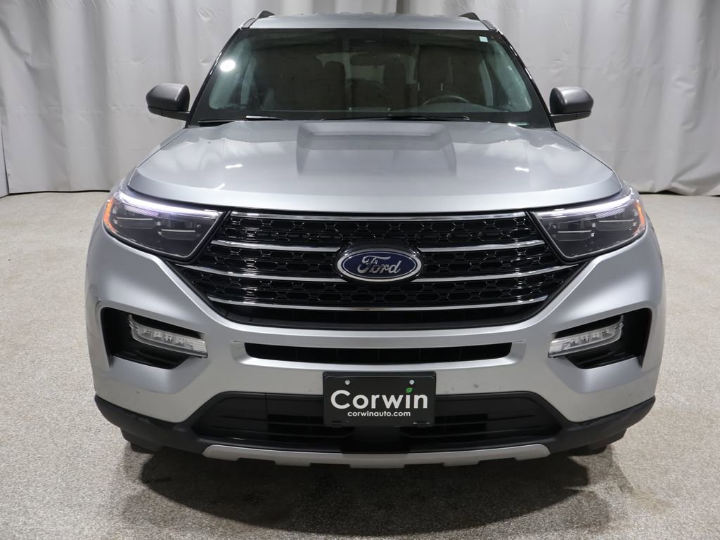 Used 2024 Ford Explorer XLT w/ Equipment Group 202A image 9