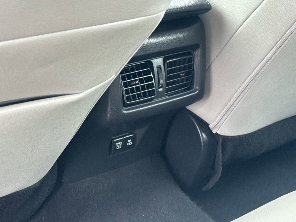 Used 2025 Toyota Camry XLE AWD/4WD image 33