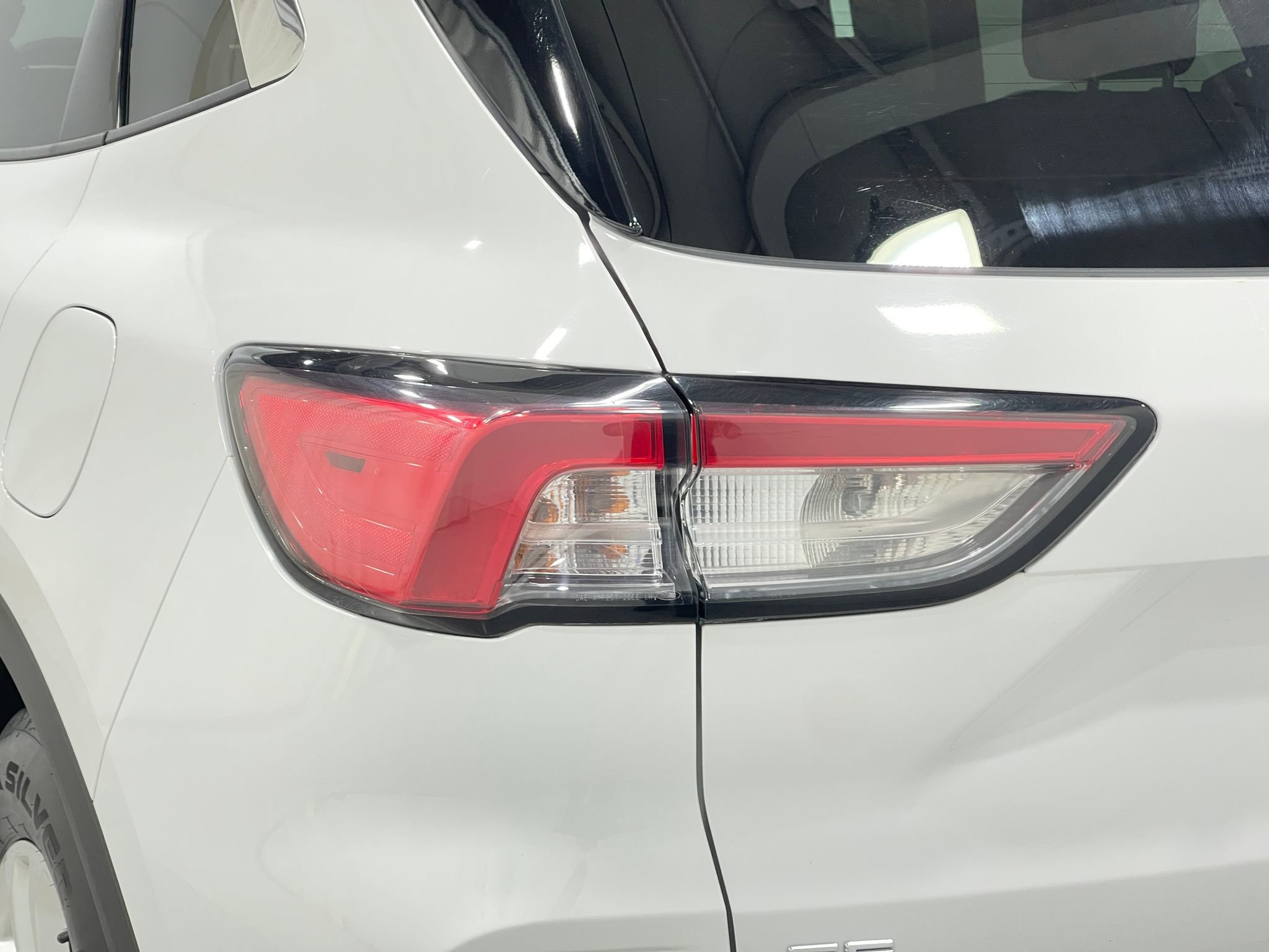 Used 2020 Ford Escape SE image 33