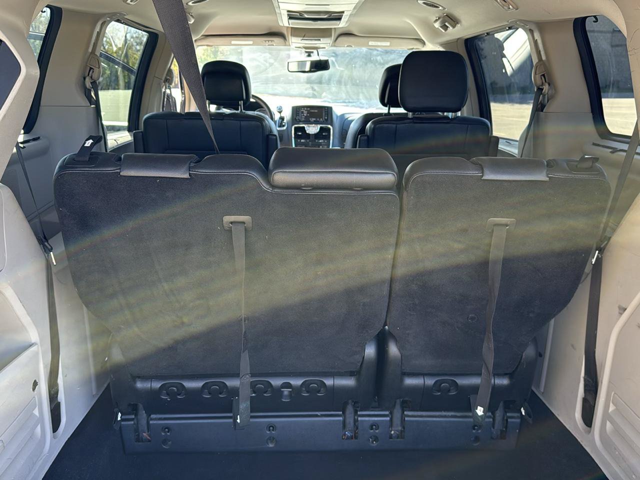 Used 2014 Chrysler Town & Country Touring-L FWD image 24