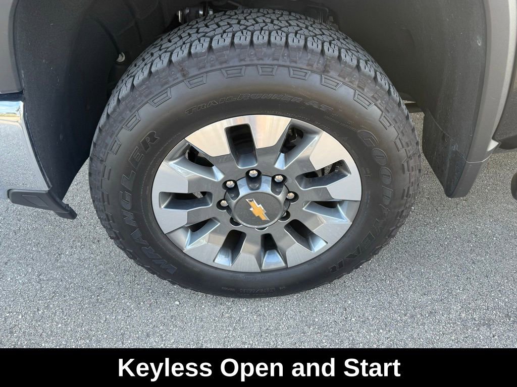 Used 2025 Chevrolet Silverado 2500 LT image 34
