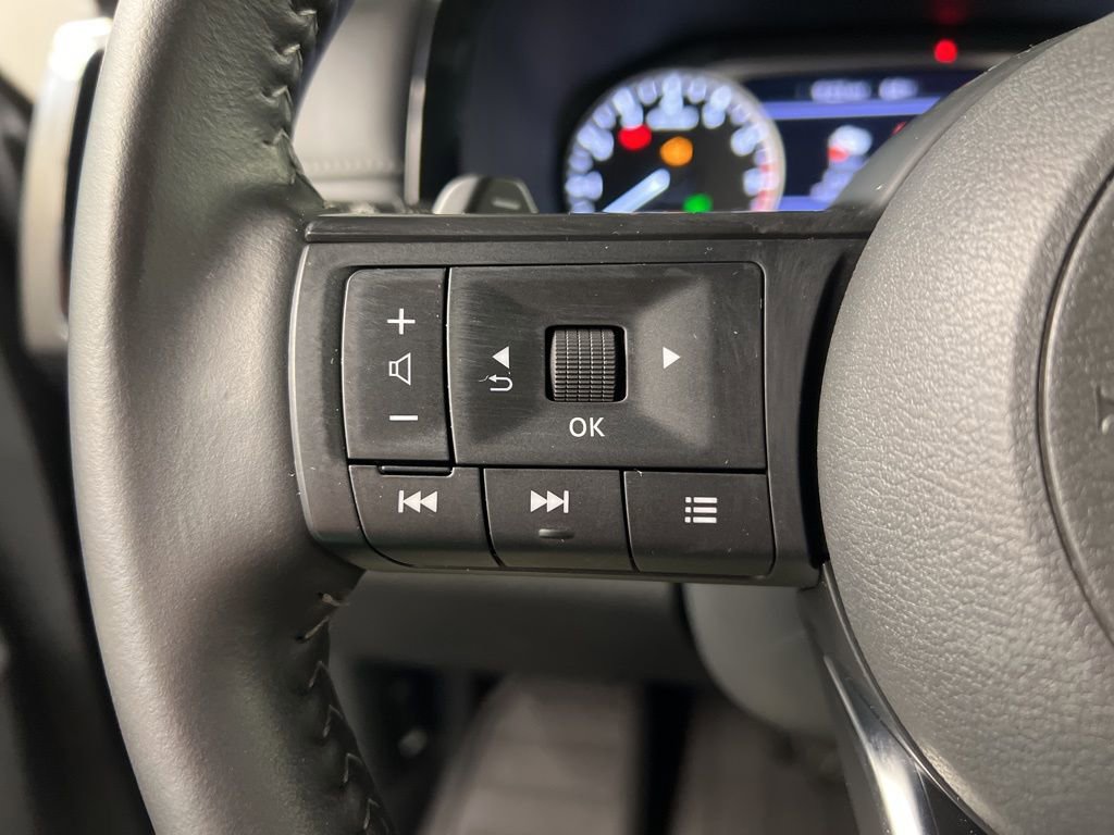 Used 2025 Nissan Pathfinder SV AWD/4WD image 18