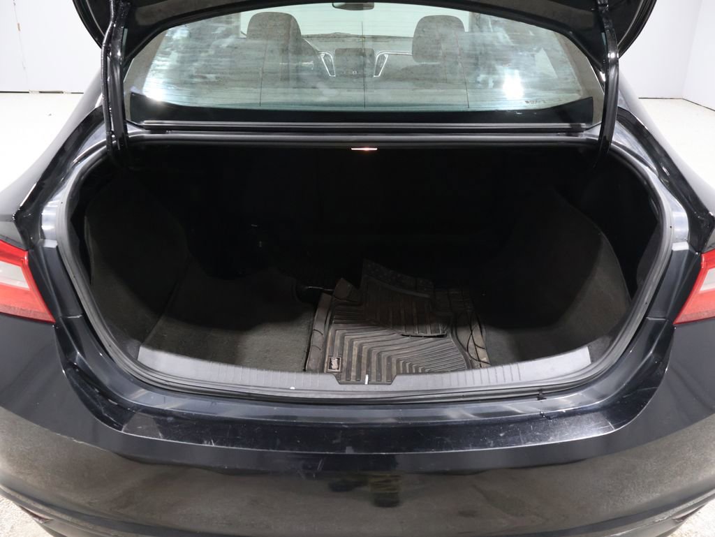 Used 2018 Chevrolet Malibu LT image 4