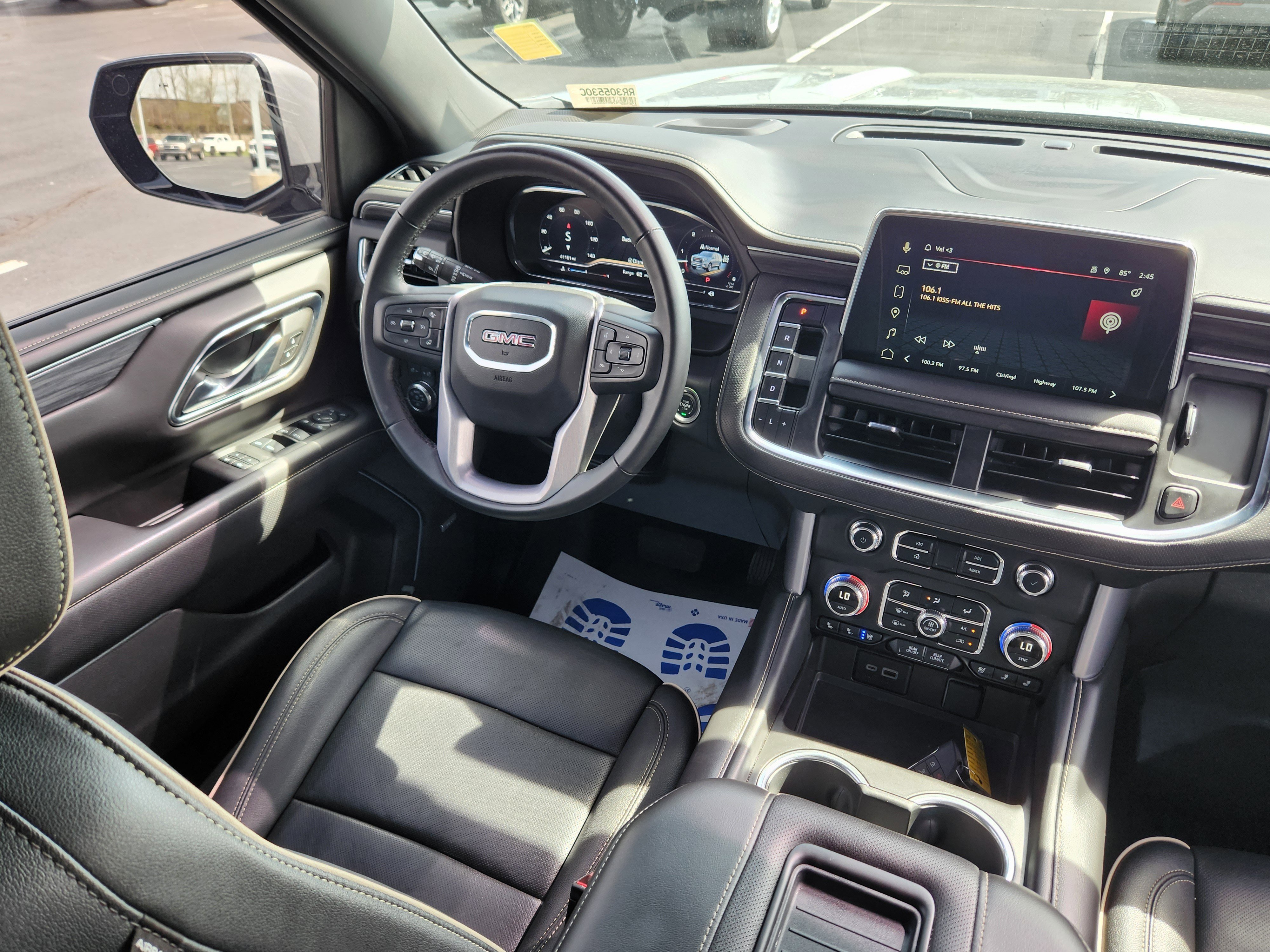 Used 2024 GMC Yukon SLT w/ SLT Luxury Package image 15