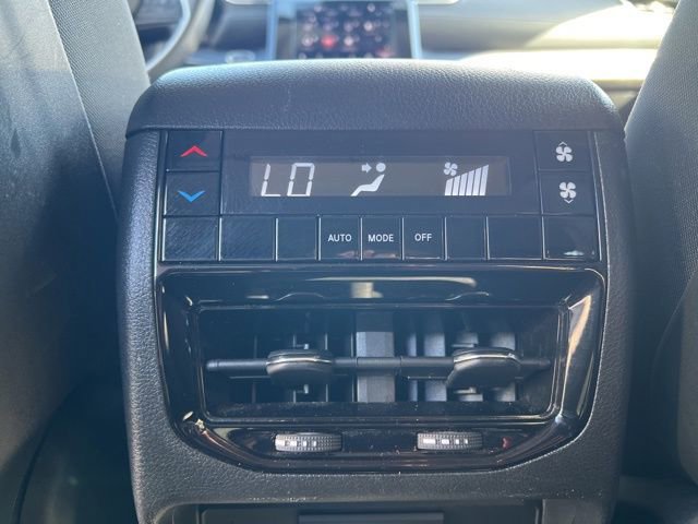 Used 2023 Jeep Grand Cherokee L Laredo image 30