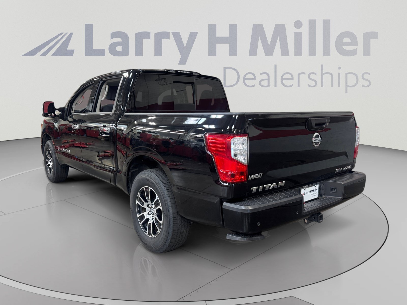 Used 2020 Nissan Titan SV w/ SV Convenience Package AWD/4WD image 3