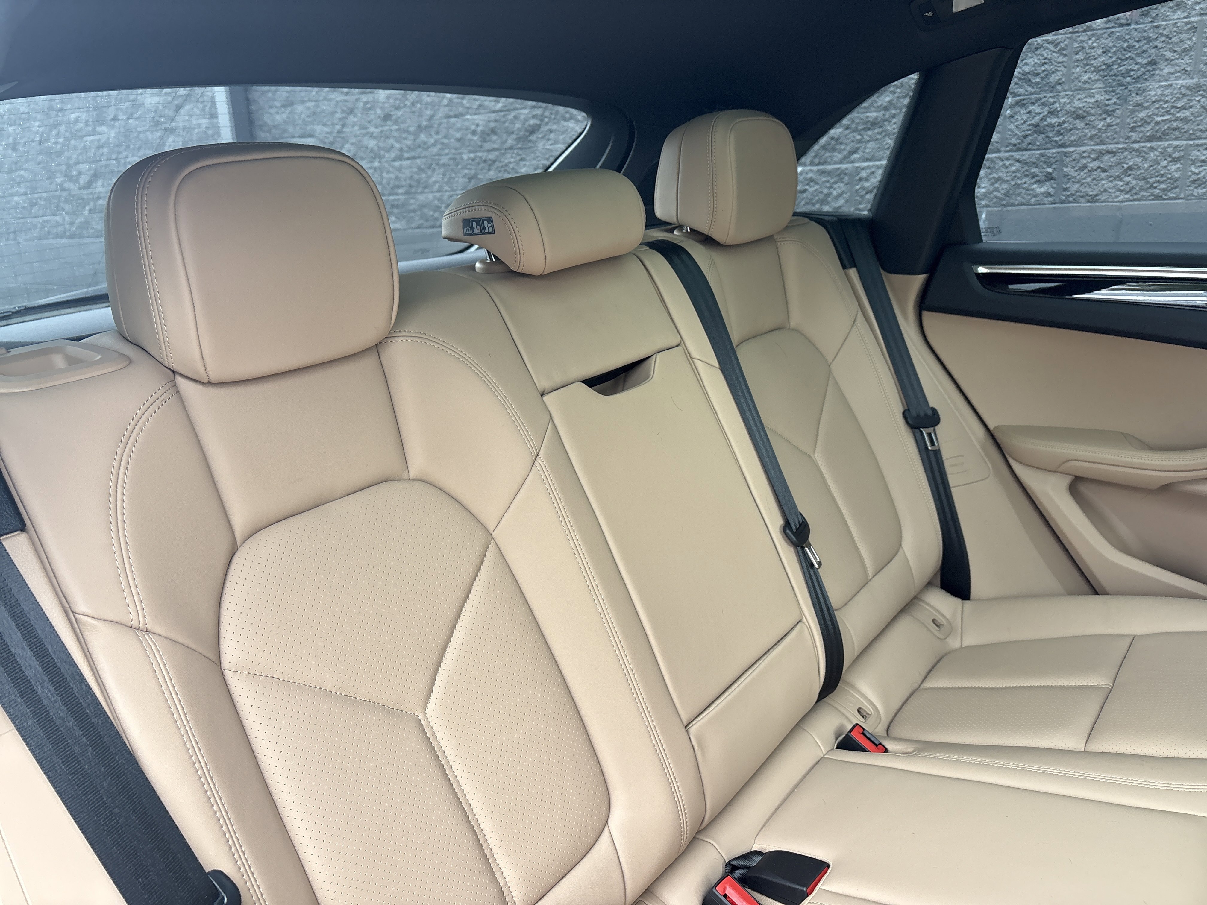 Certified 2025 Porsche Macan image 31