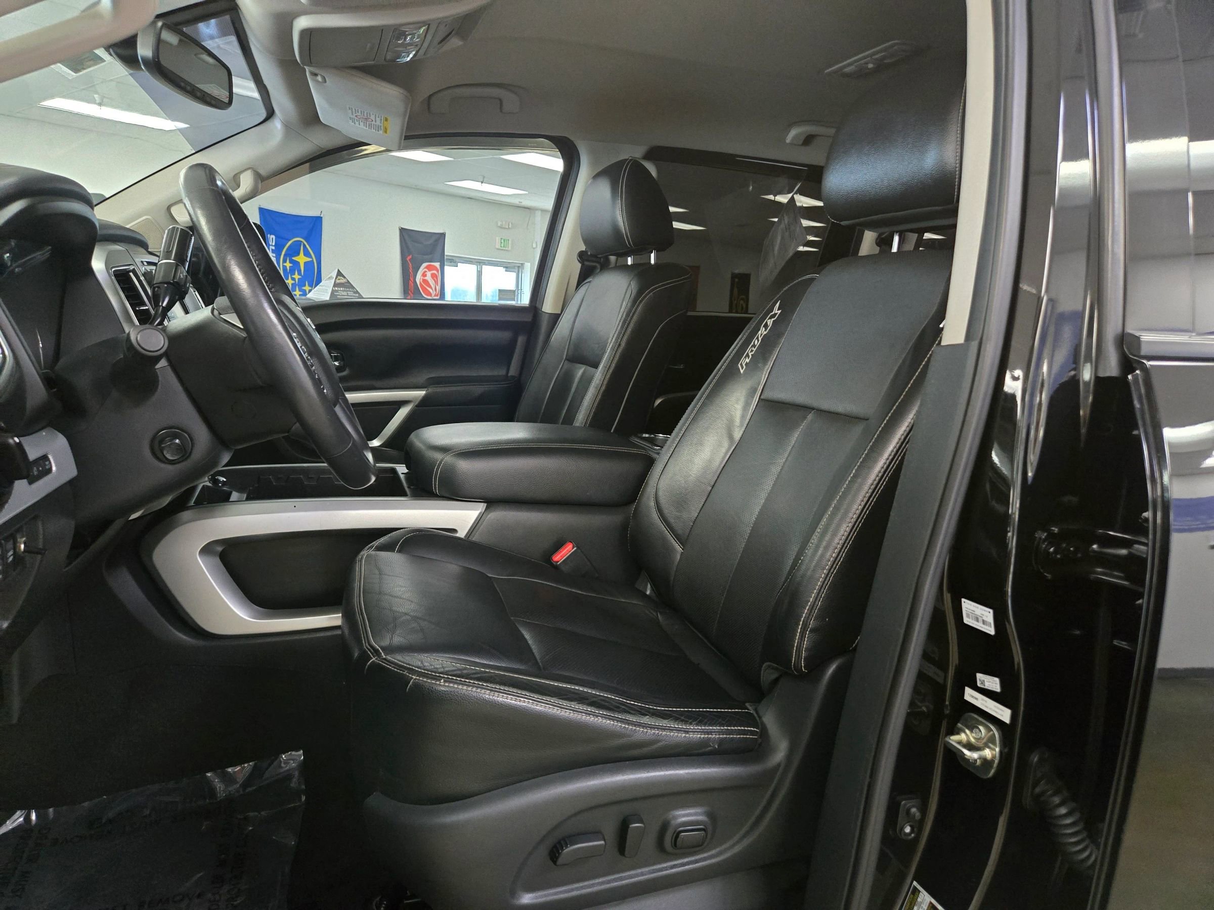 Used 2016 Nissan Titan PRO-4X w/ Pro-4x Convenience Package AWD/4WD image 13