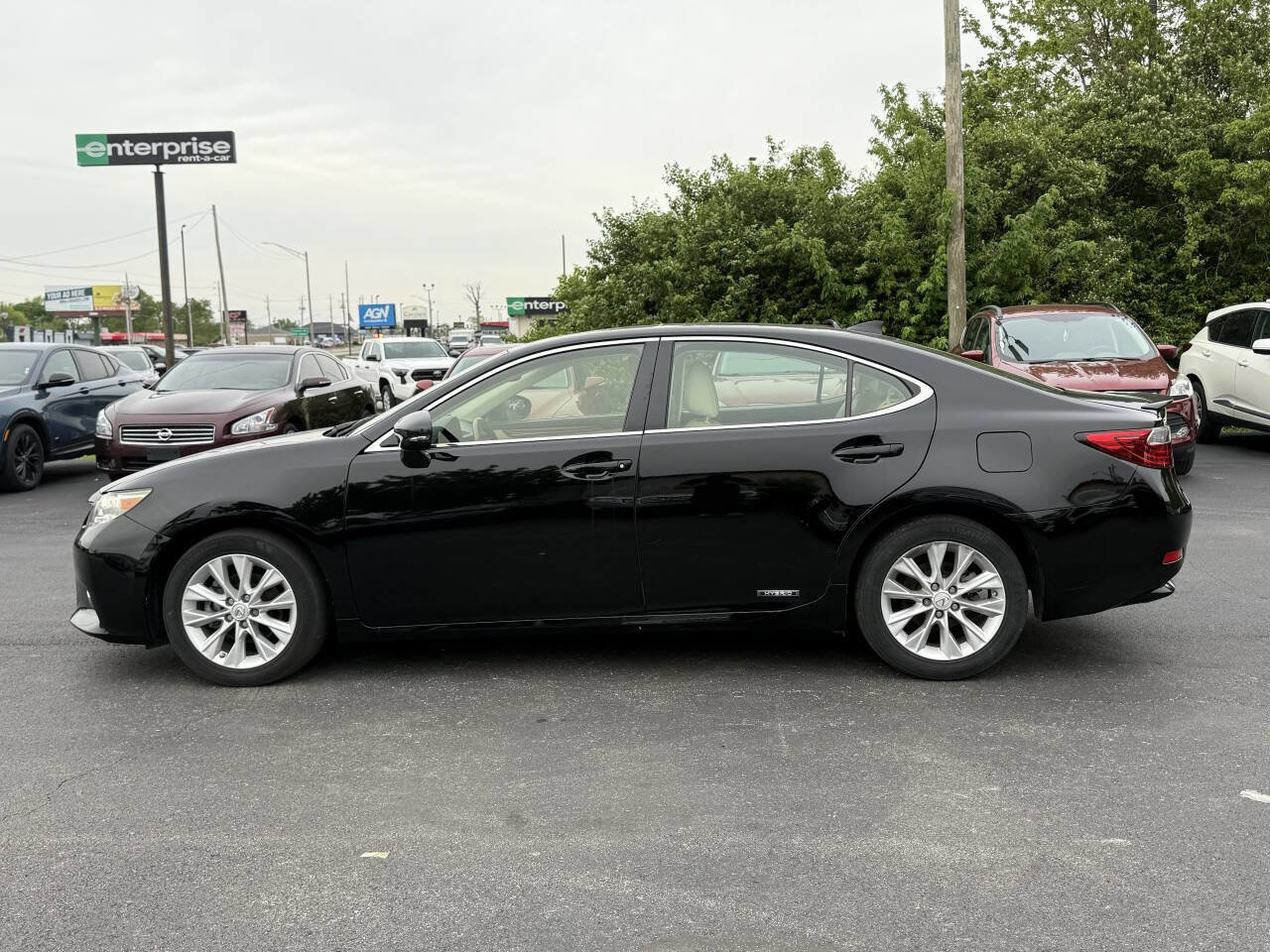Used 2015 Lexus ES 300h w/ Navigation System Package FWD image 2
