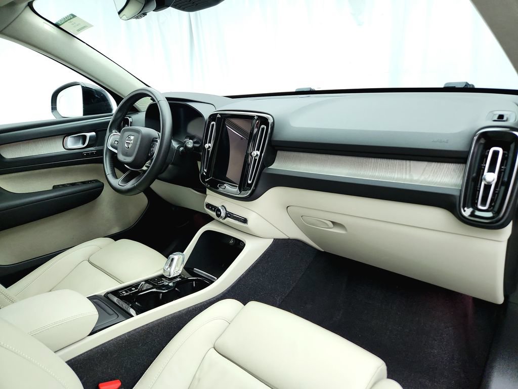 Used 2023 Volvo XC40 B5 Plus AWD/4WD image 31