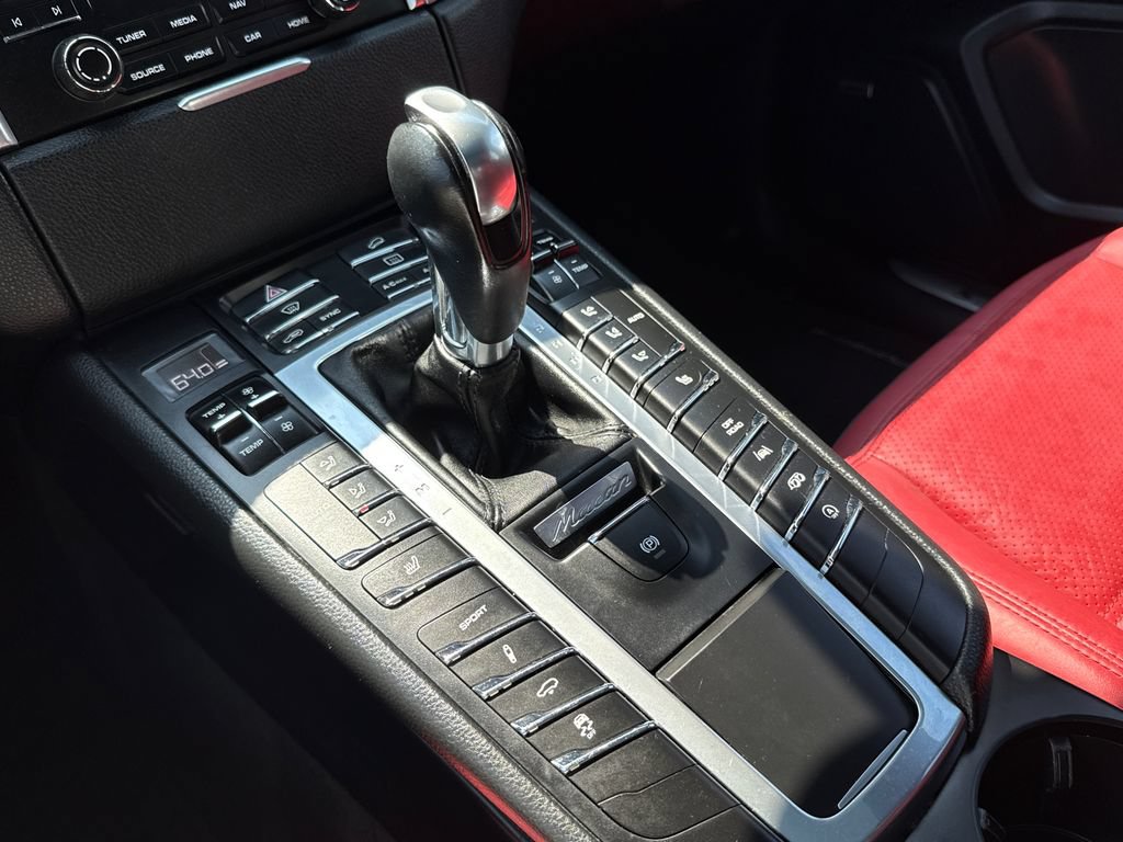 Used 2018 Porsche Macan GTS AWD/4WD image 28
