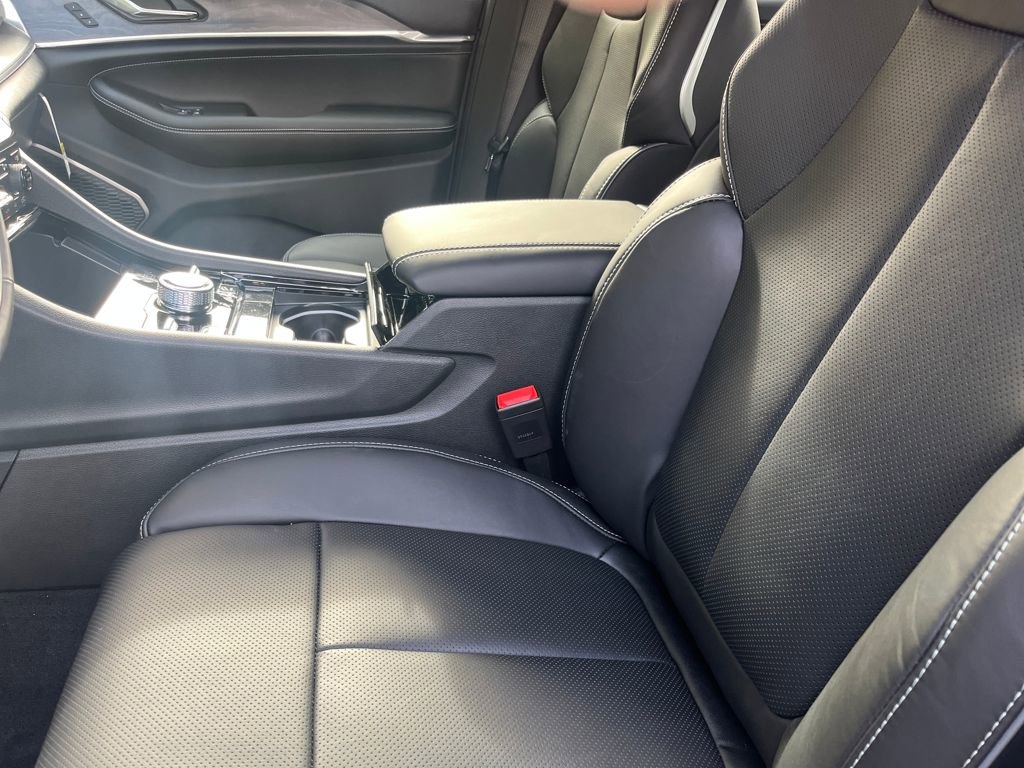 New 2025 Jeep Grand Cherokee L Overland w/ Luxury Tech Group IV image 16