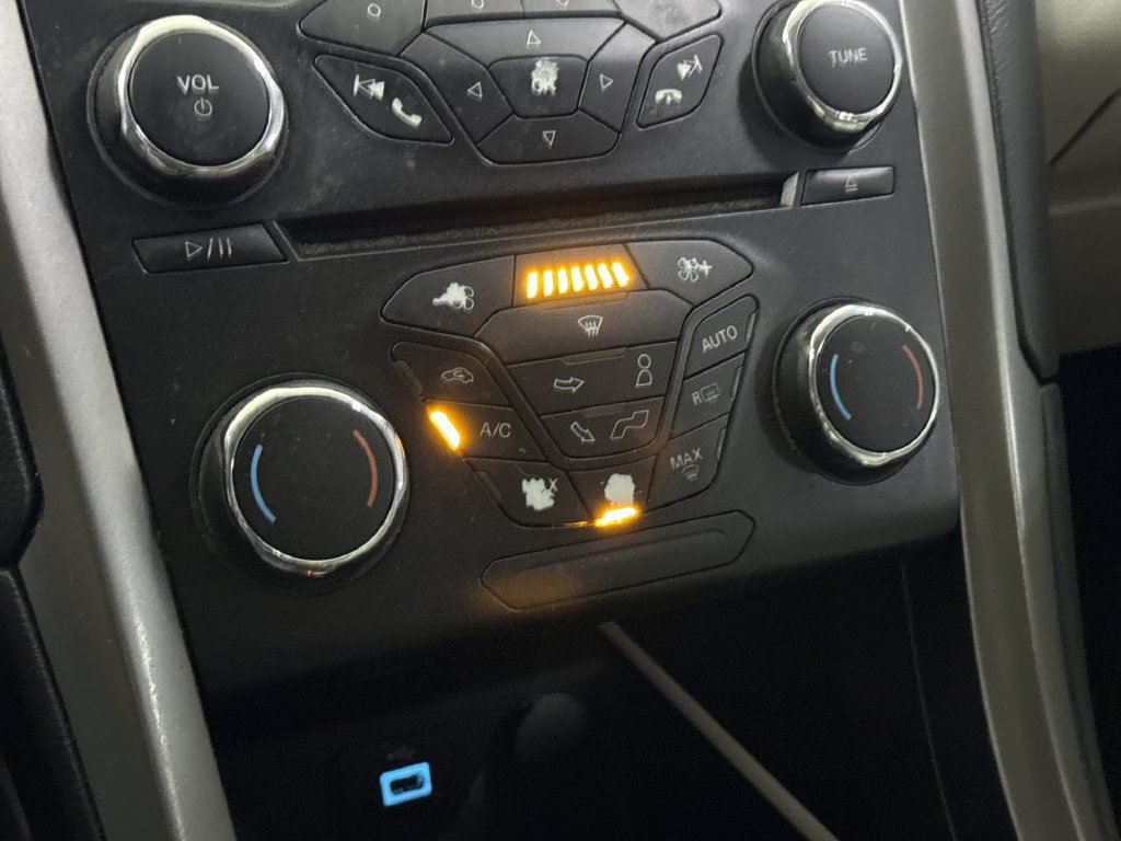 Used 2017 Ford Fusion SE FWD image 16