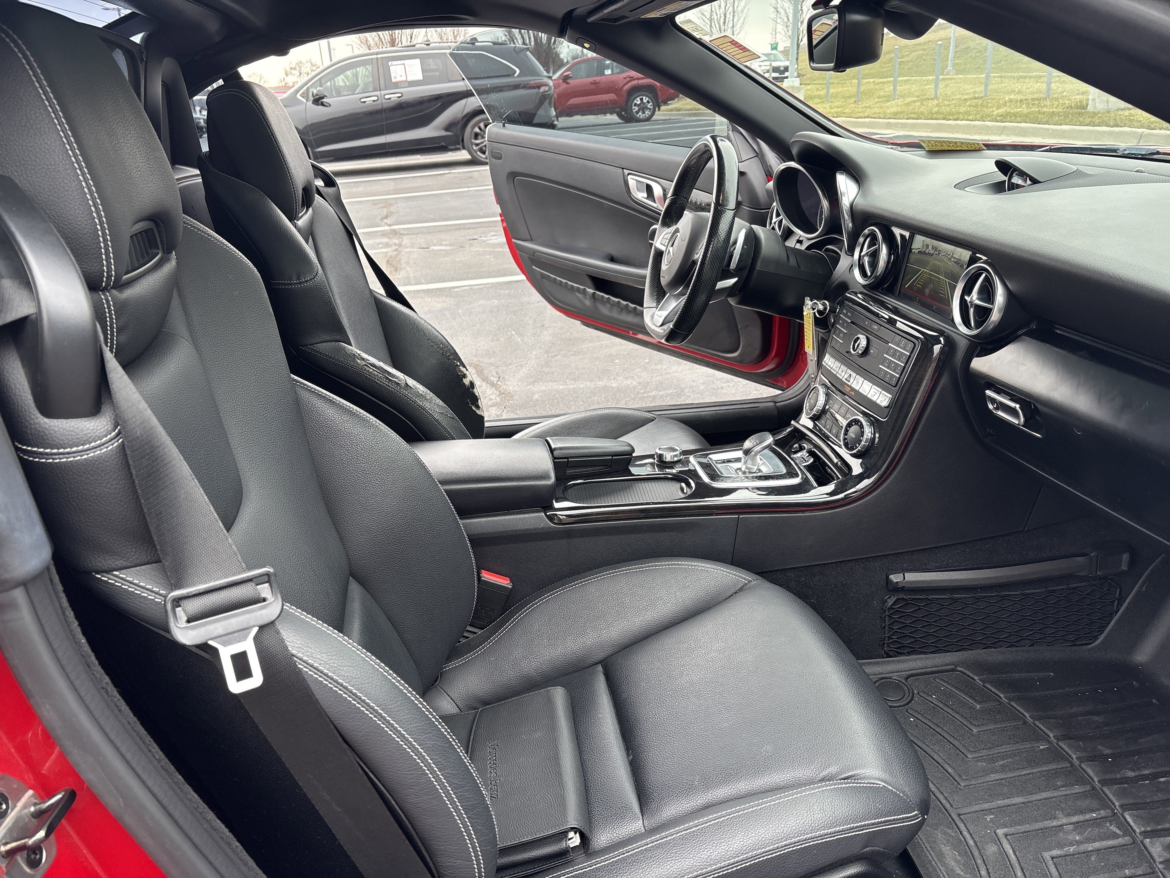 Used 2017 Mercedes-Benz SLC 300 image 35