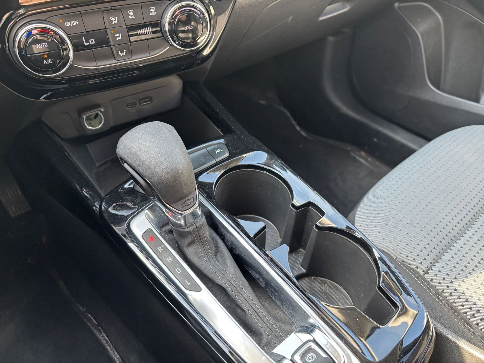 Used 2025 Chevrolet Trax LT image 40