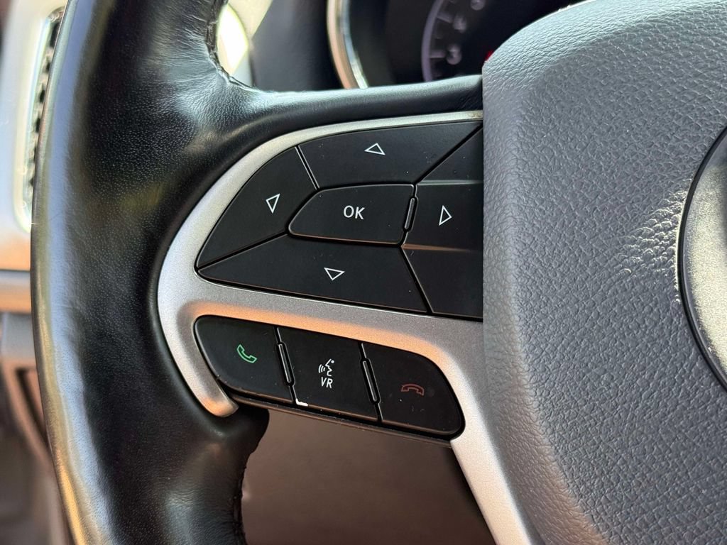 Used 2020 Jeep Grand Cherokee Altitude AWD/4WD image 27