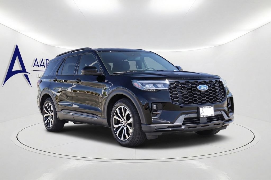 Used 2025 Ford Explorer ST-Line w/ Premium Package RWD image 3