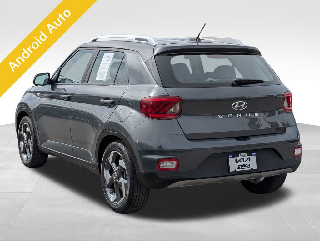 Used 2024 Hyundai Venue SEL image 3